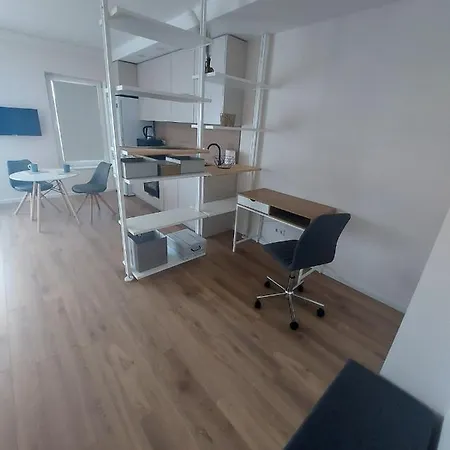 1 Kambario Jaukus Butas Ramioje Vietoje * פלאנגה